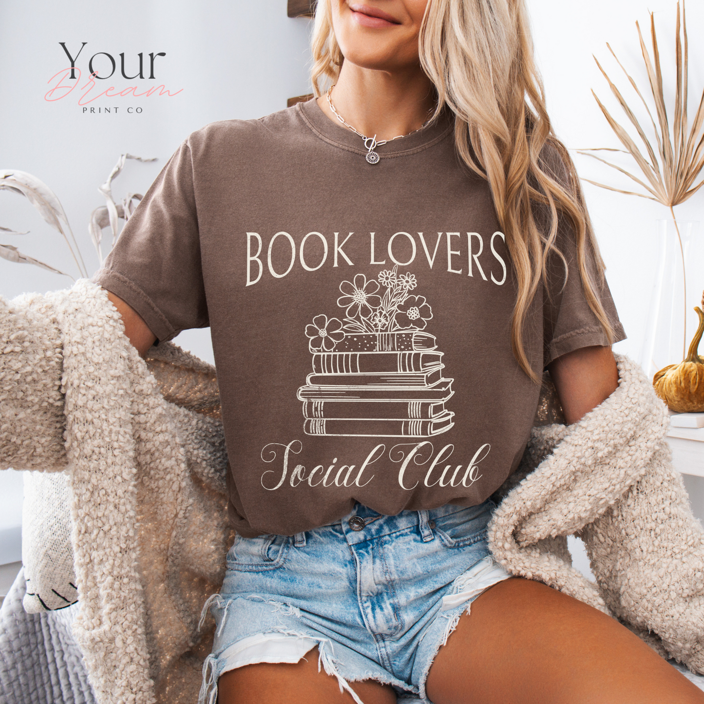 Book Lovers Social Club T-Shirt – Minimalist Reading Aesthetic Design