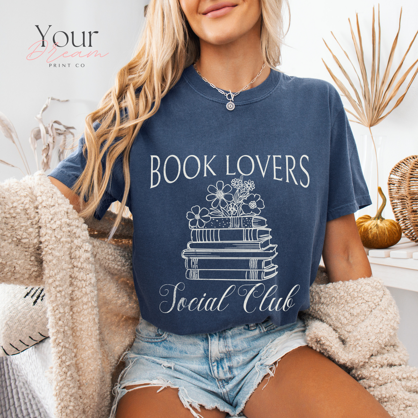 Book Lovers Social Club T-Shirt – Minimalist Reading Aesthetic Design
