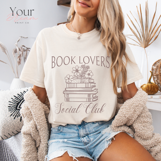 Book Lovers Social Club T-Shirt – Minimalist Reading Aesthetic Design