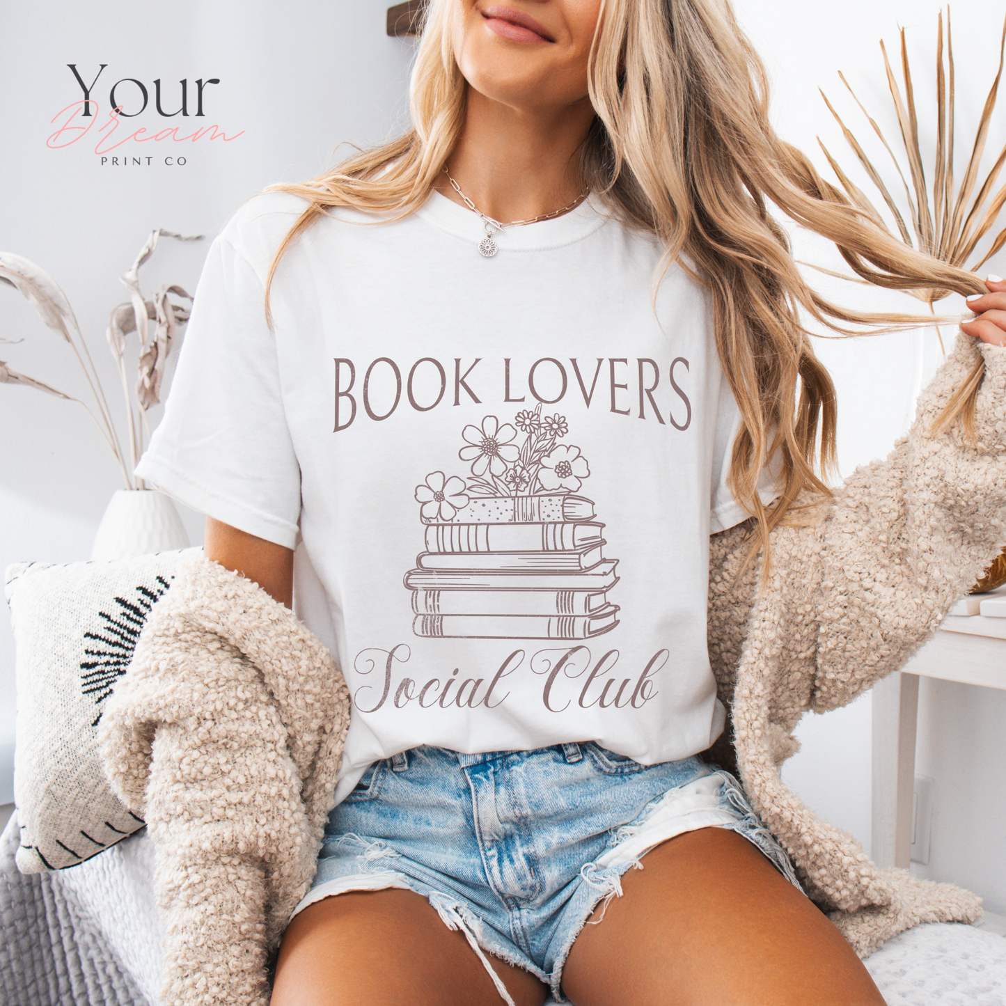 Book Lovers Social Club T-Shirt – Minimalist Reading Aesthetic Design