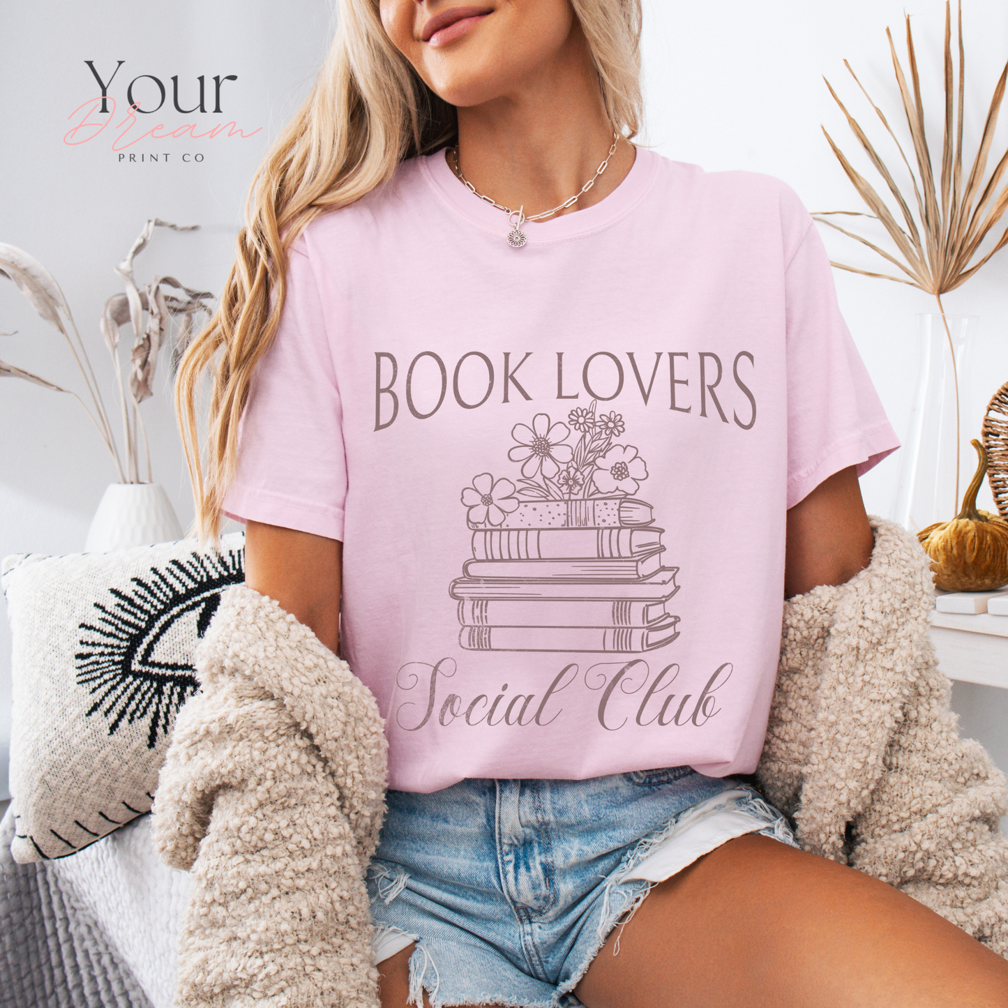 Book Lovers Social Club T-Shirt – Minimalist Reading Aesthetic Design