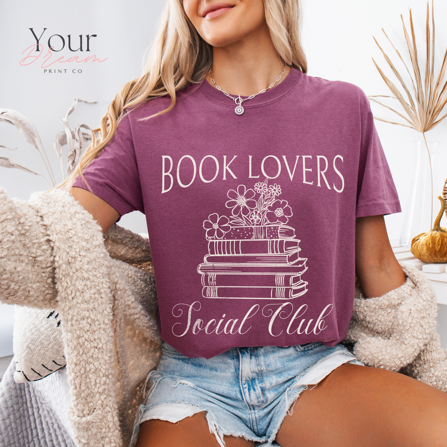 Book Lovers Social Club T-Shirt – Minimalist Reading Aesthetic Design