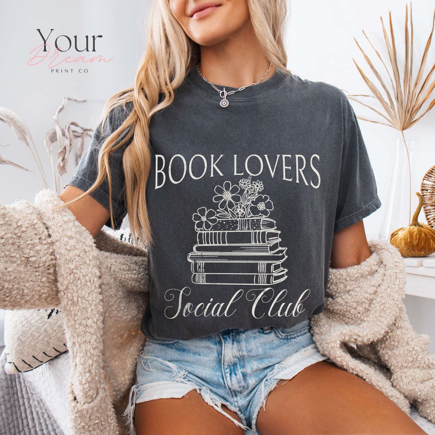 Book Lovers Social Club T-Shirt – Minimalist Reading Aesthetic Design